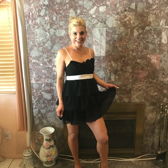 Black & white - Picture 3 of 8